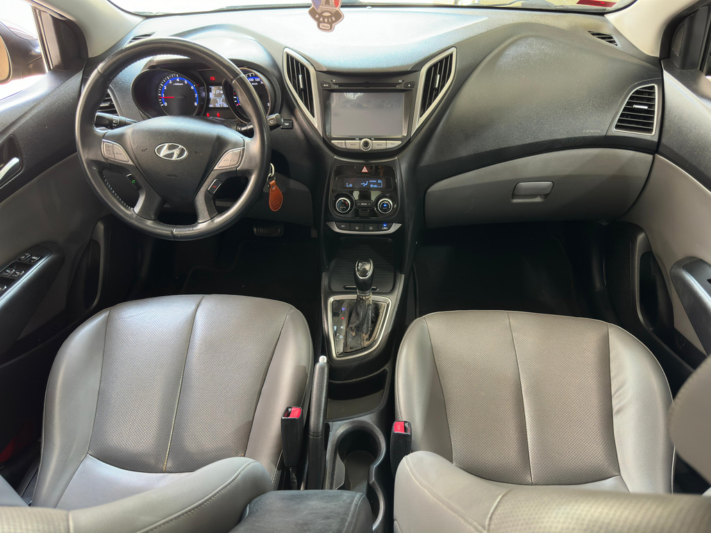 Hyundai HB20S Marrom