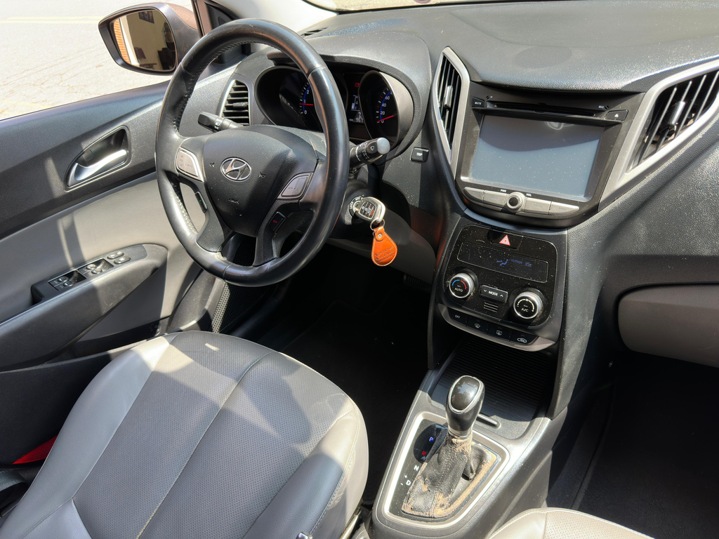 Hyundai HB20S Marrom