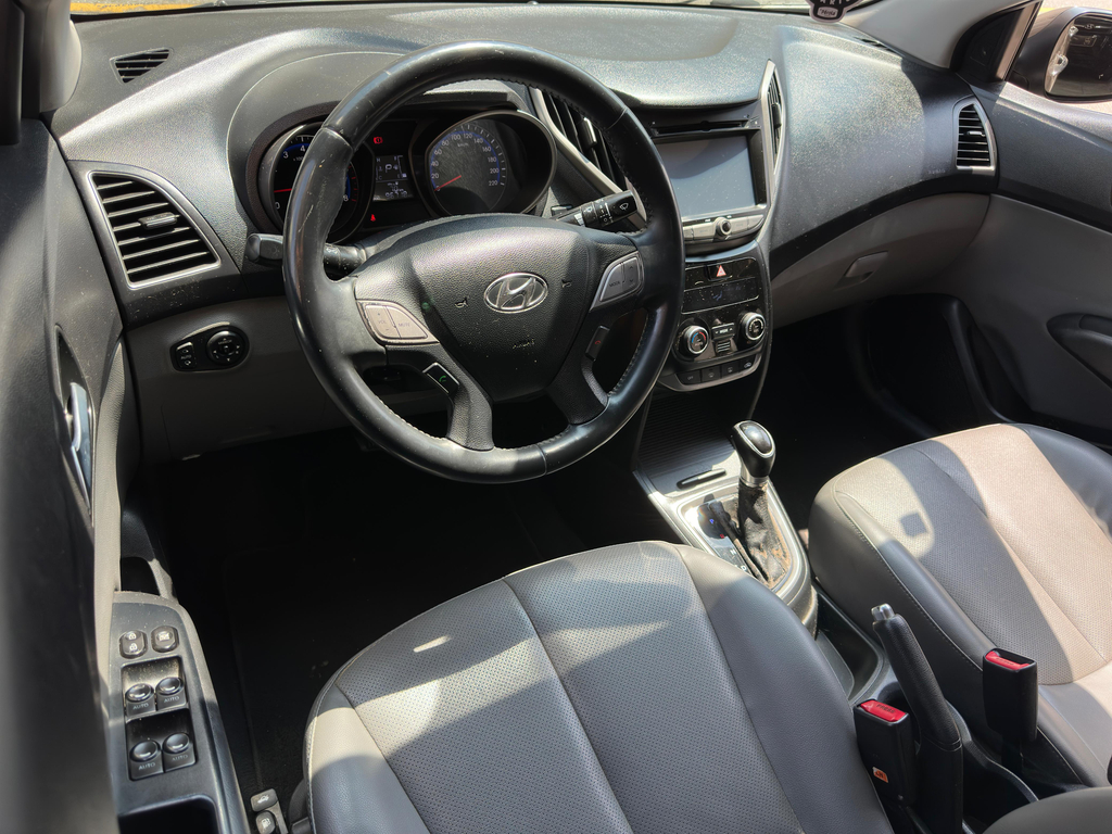 Hyundai HB20S Marrom