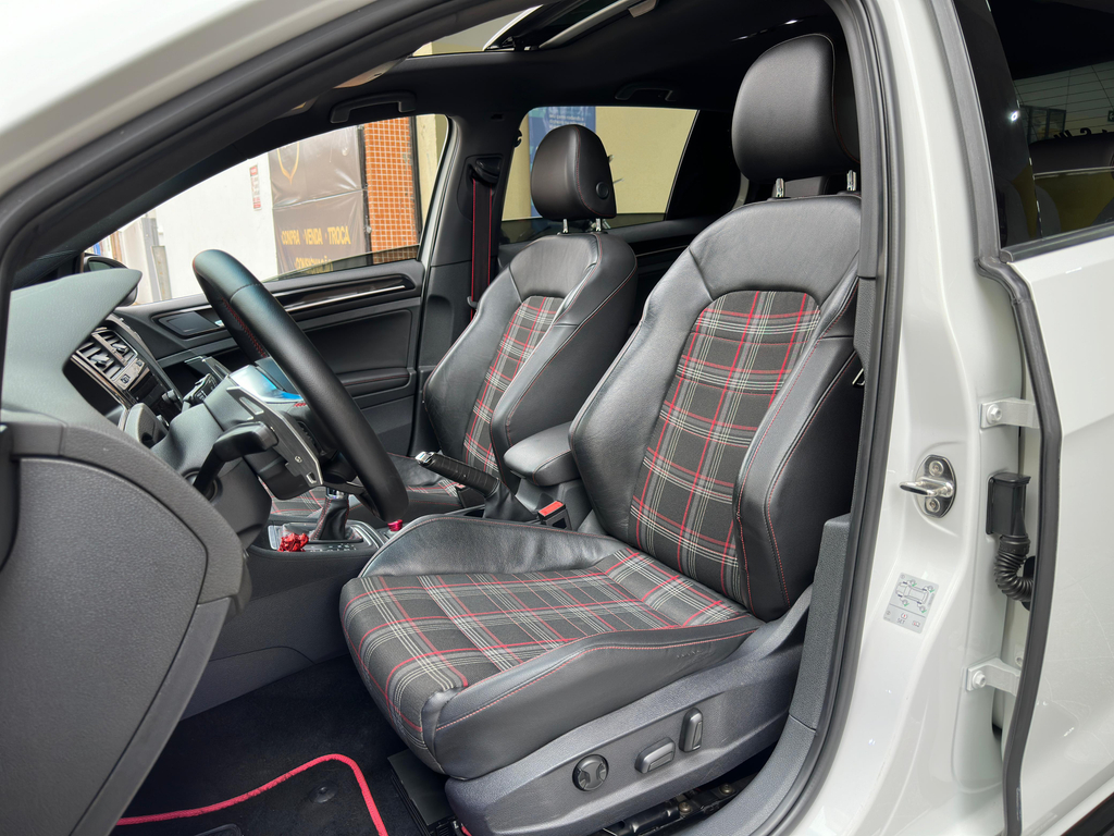 Volkswagen Golf Branco