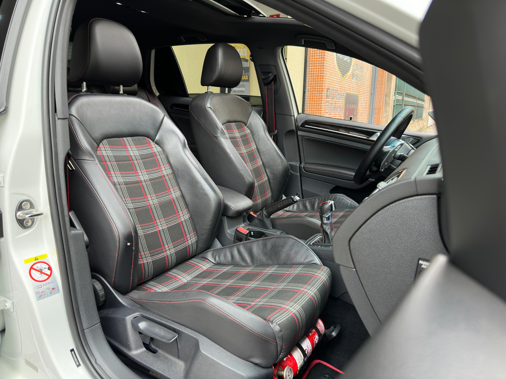 Volkswagen Golf Branco
