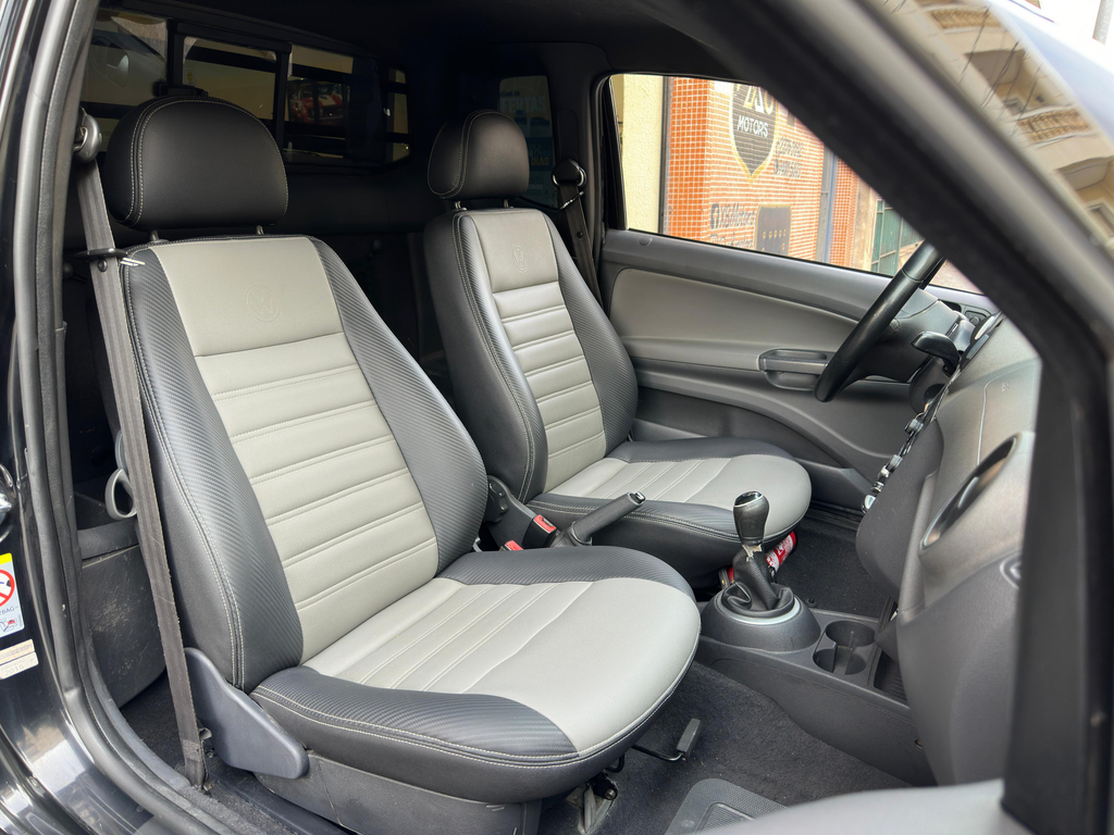 Volkswagen Saveiro Preto
