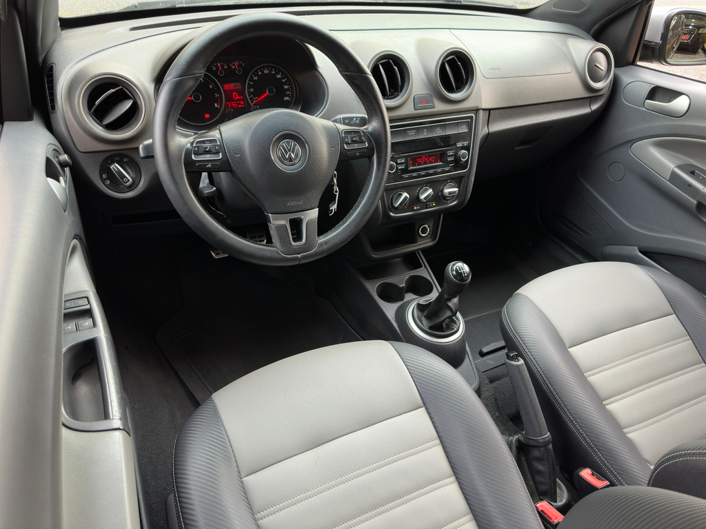 Volkswagen Saveiro Preto