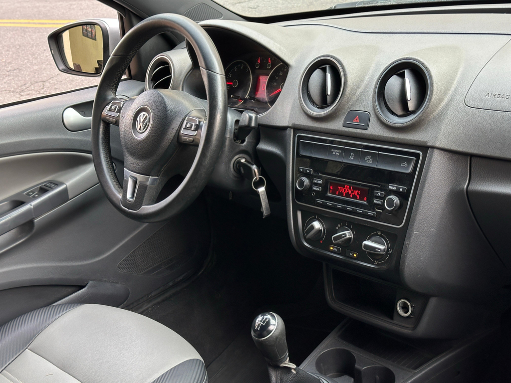 Volkswagen Saveiro Preto