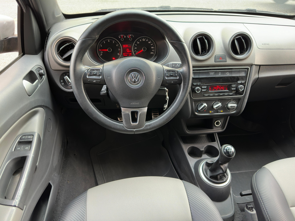 Volkswagen Saveiro Preto