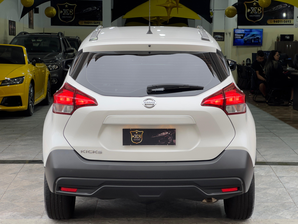 Nissan Kicks Branco