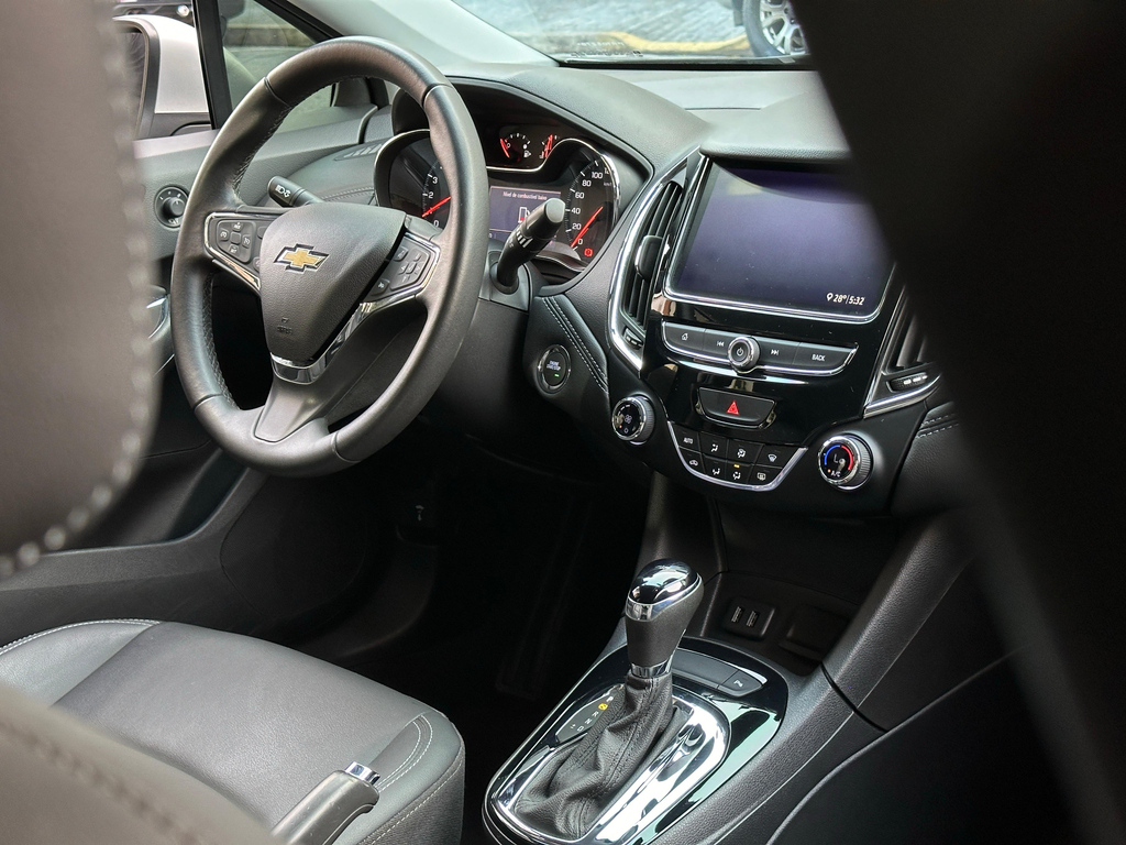 Chevrolet Cruze Sedan Prata