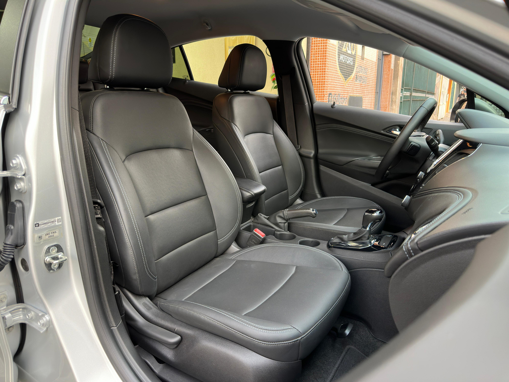 Chevrolet Cruze Sedan Prata