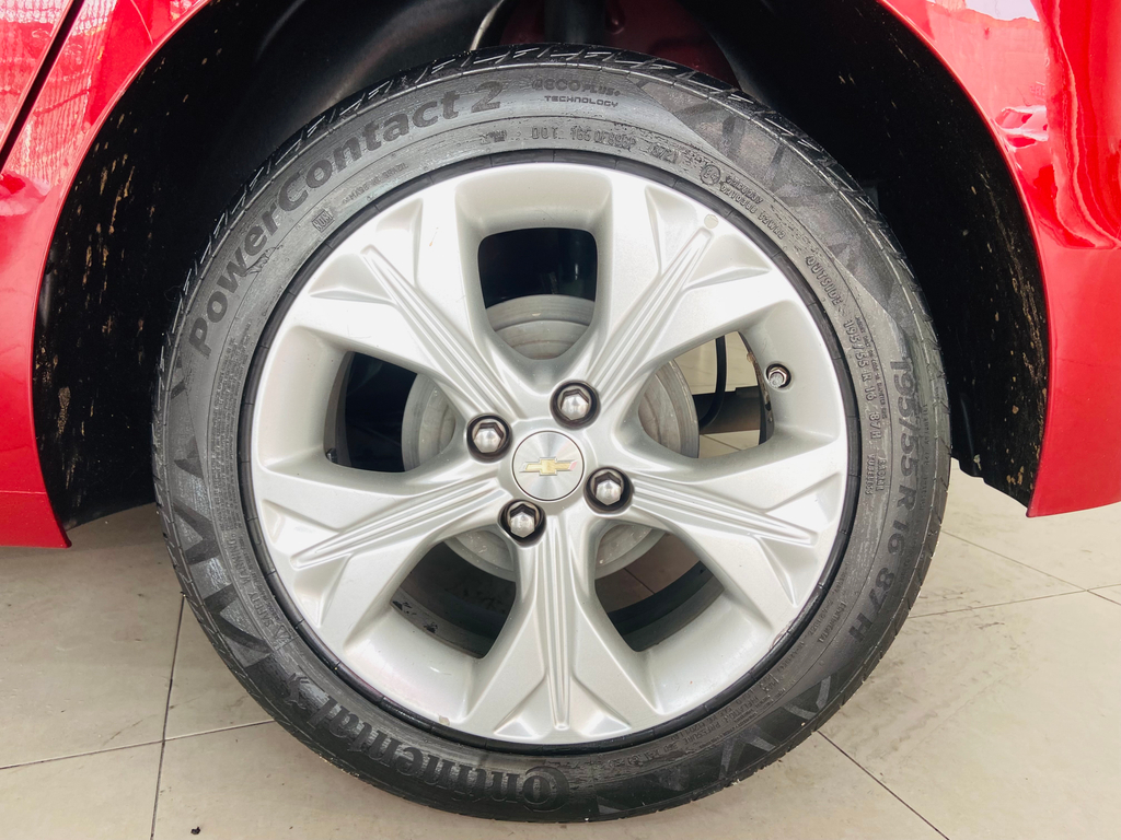 Chevrolet Onix Vermelho