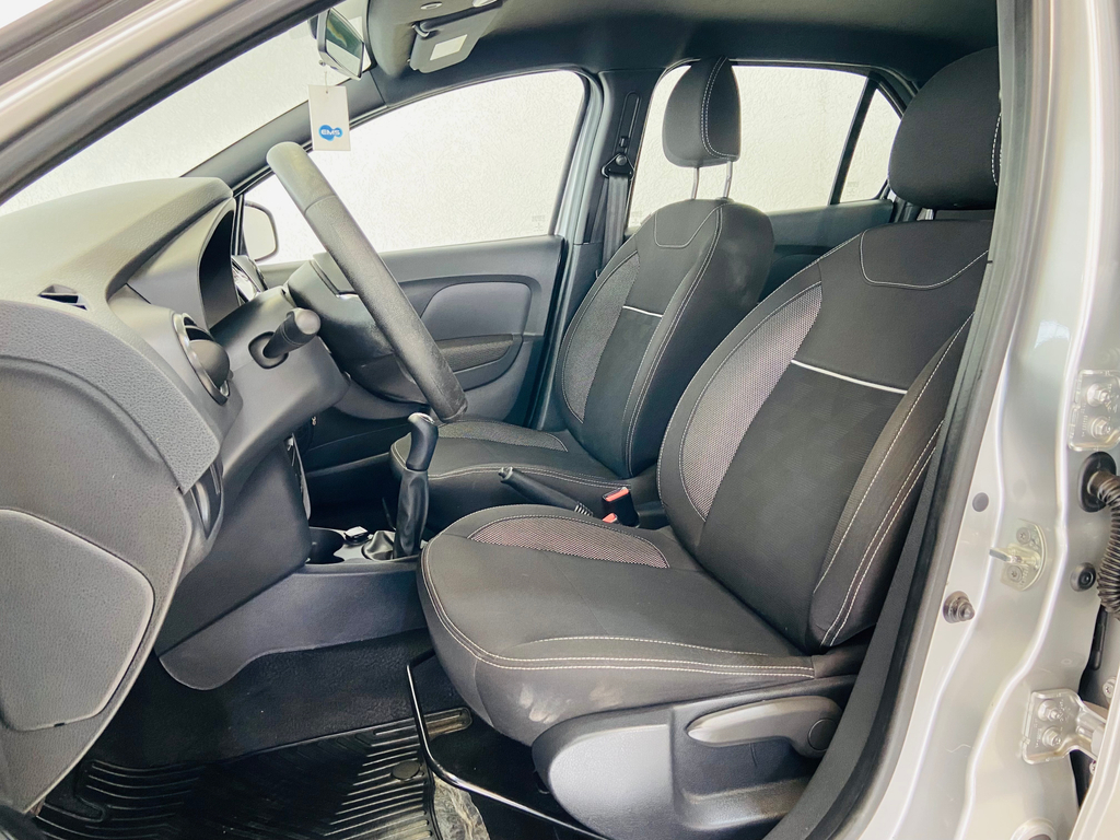 Renault Logan Prata