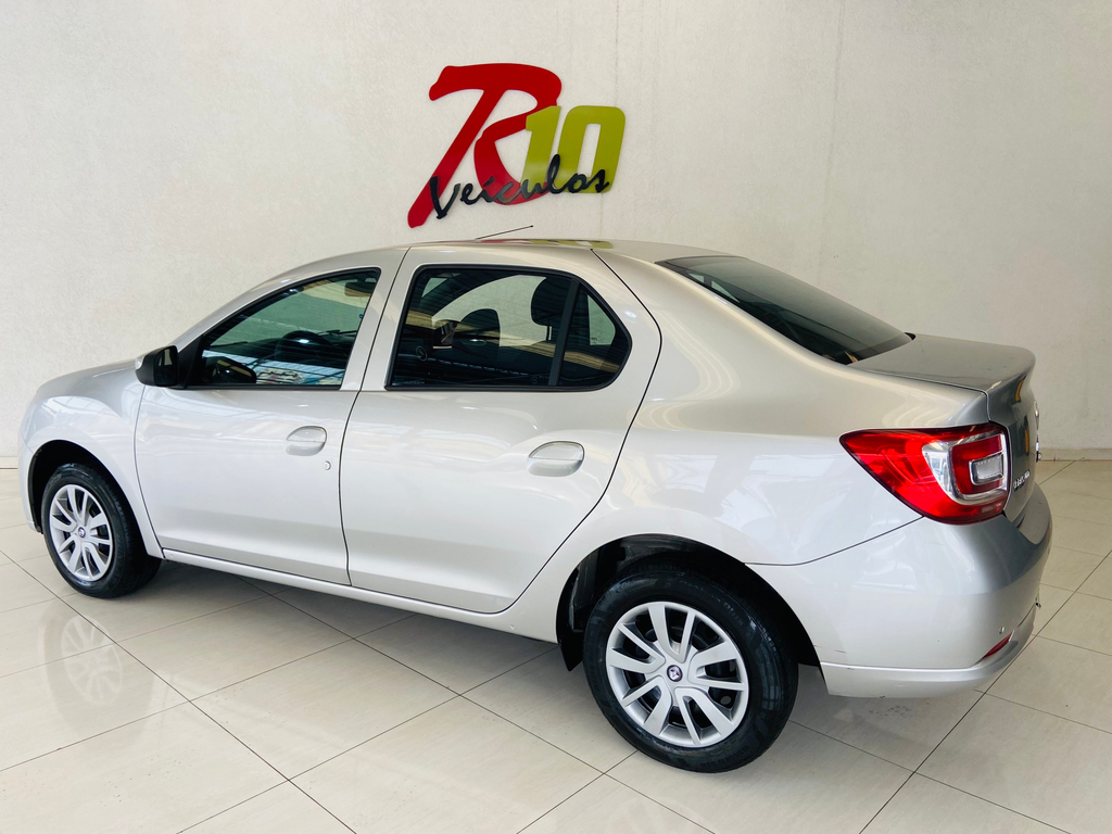Renault Logan Prata