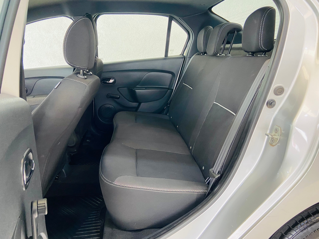 Renault Logan Prata
