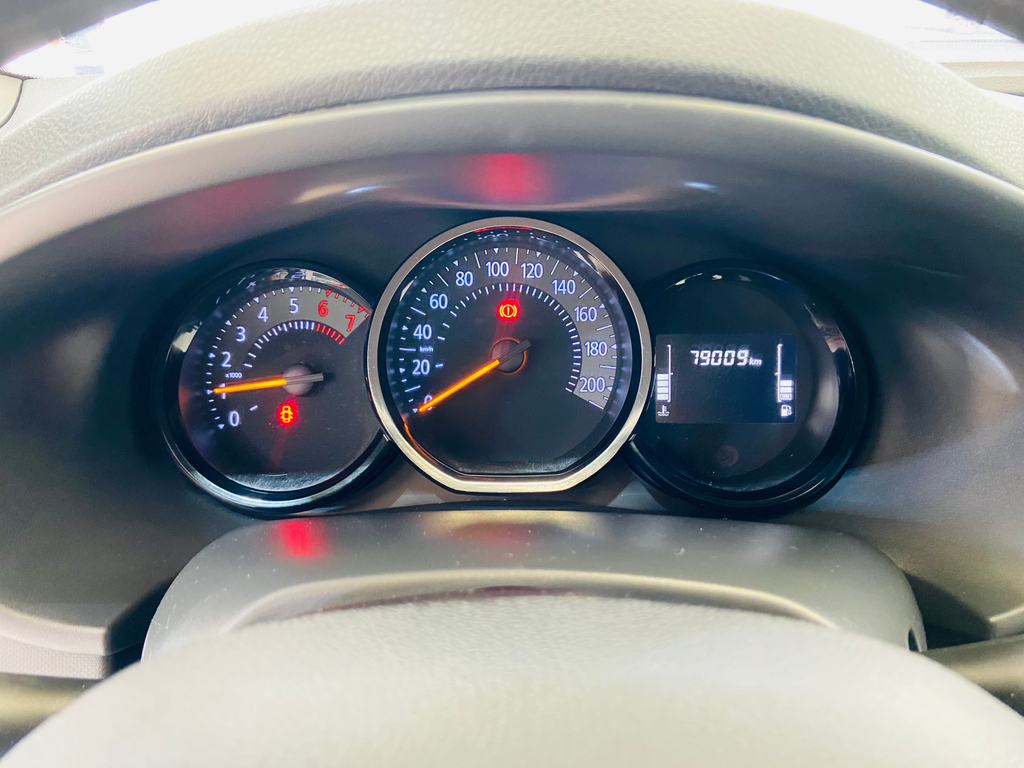 Renault Logan Prata