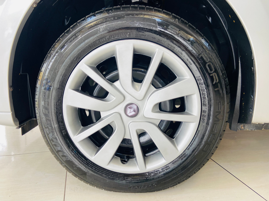 Renault Logan Prata