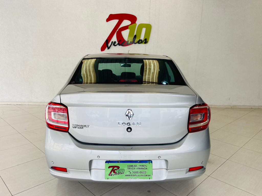 Renault Logan Prata