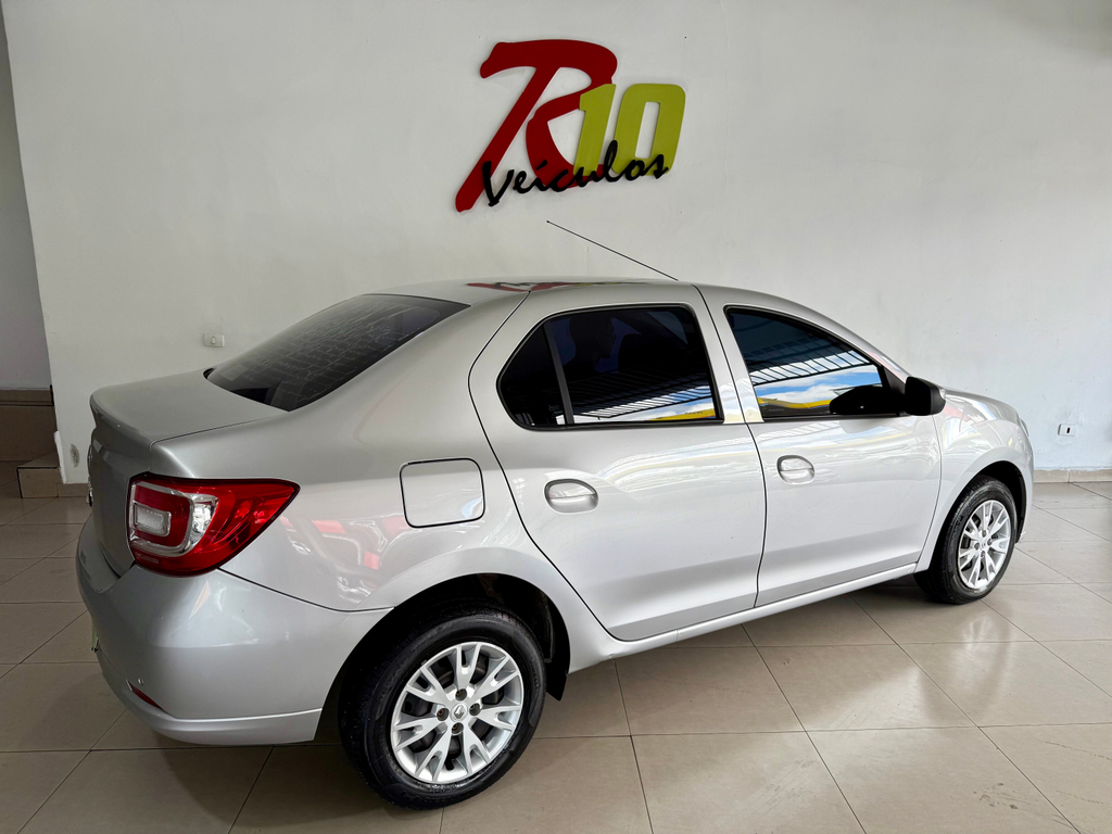 Renault Logan Prata