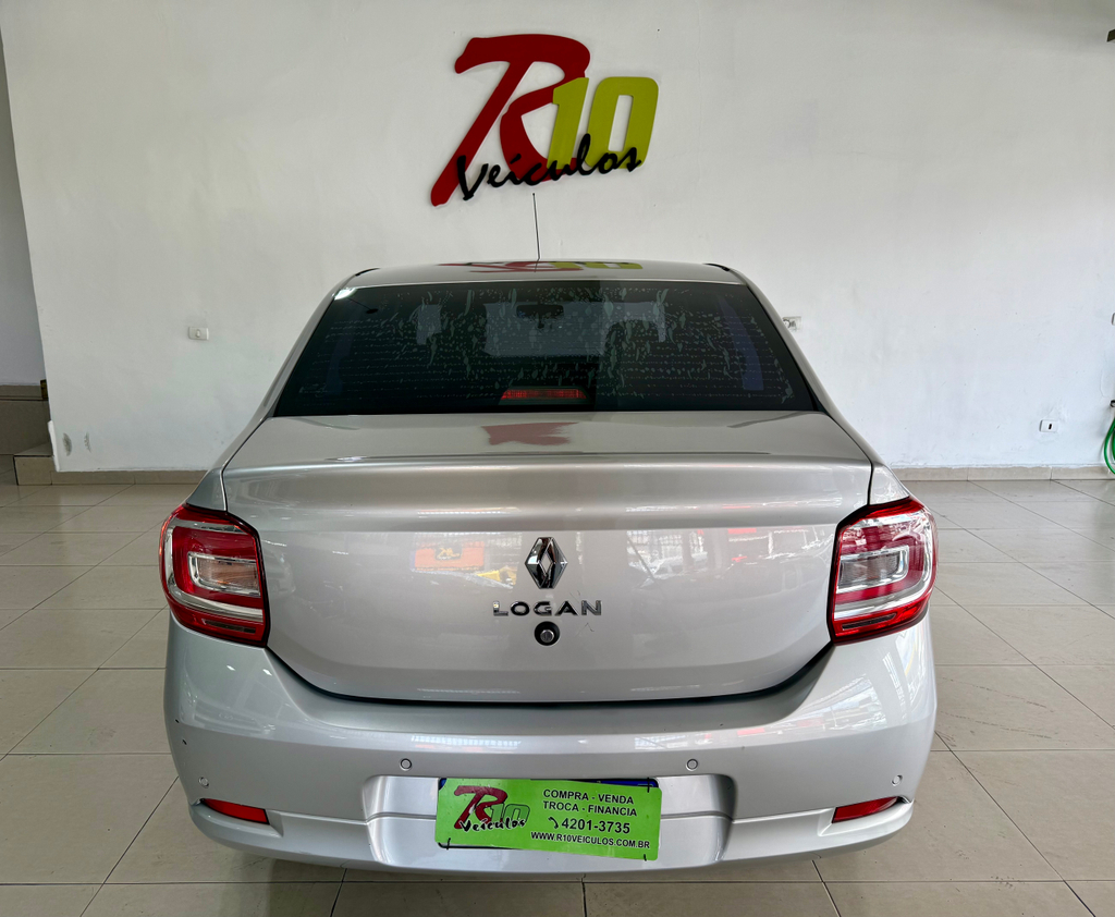 Renault Logan Prata
