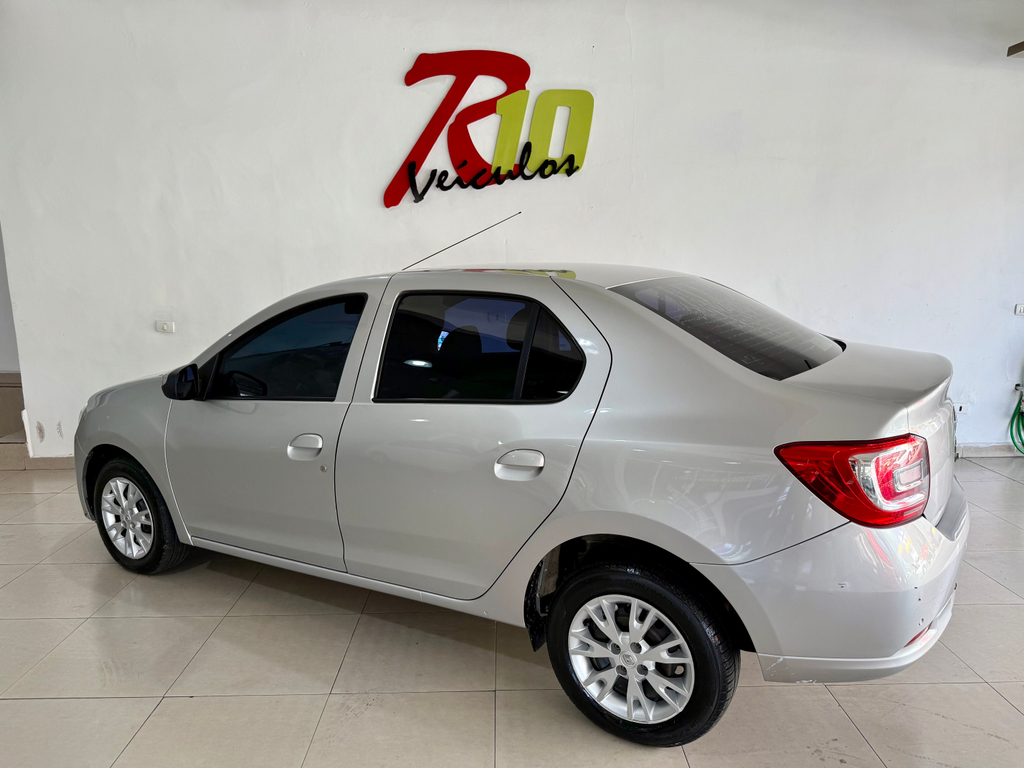 Renault Logan Prata