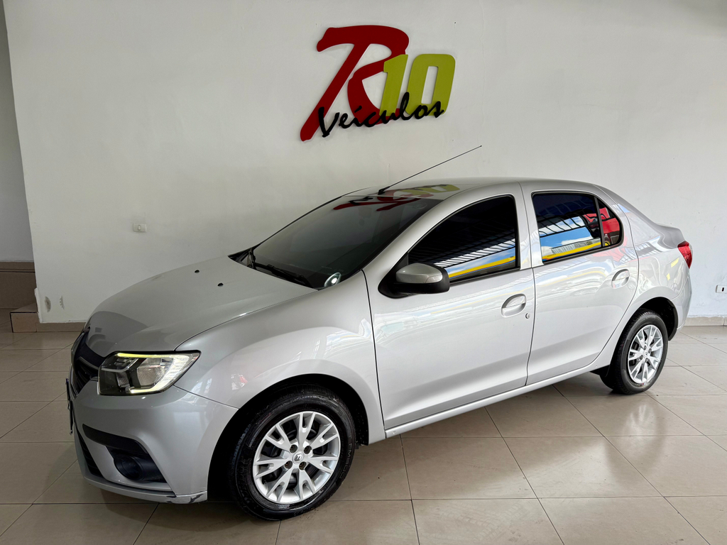 Renault Logan Prata