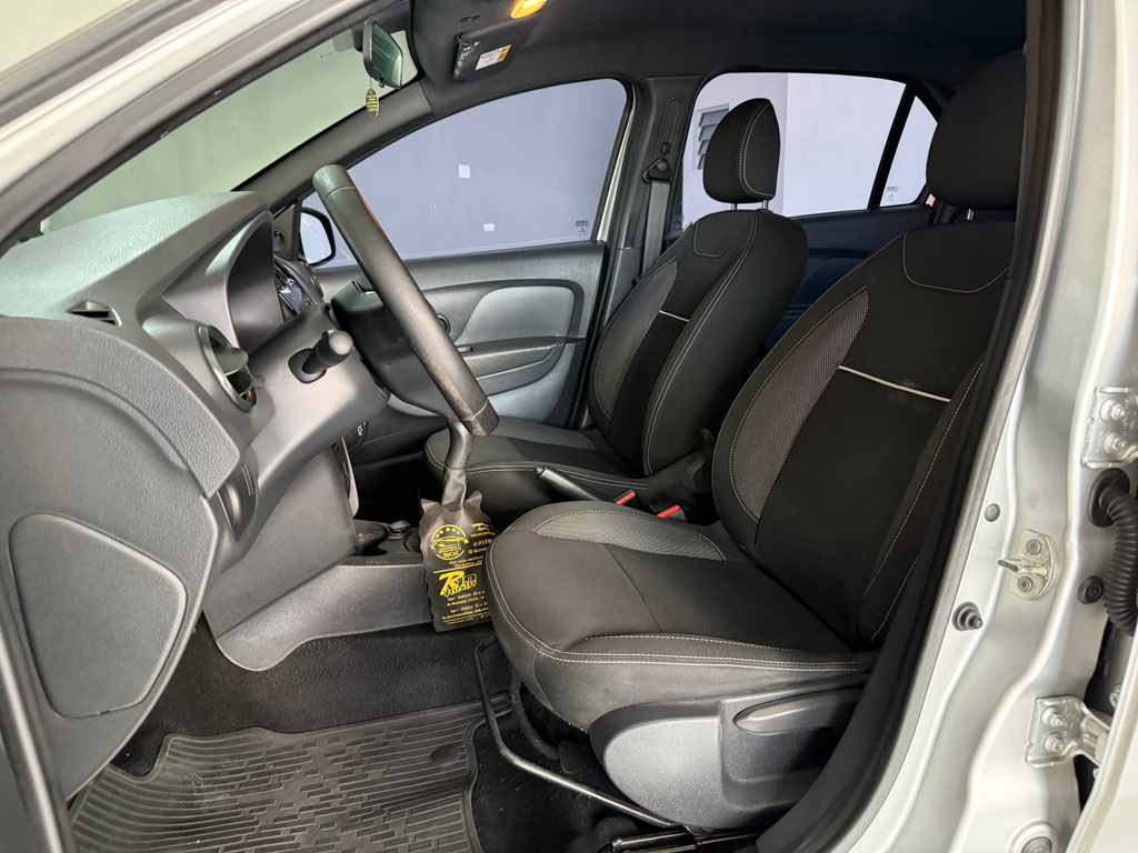 Renault Logan Prata