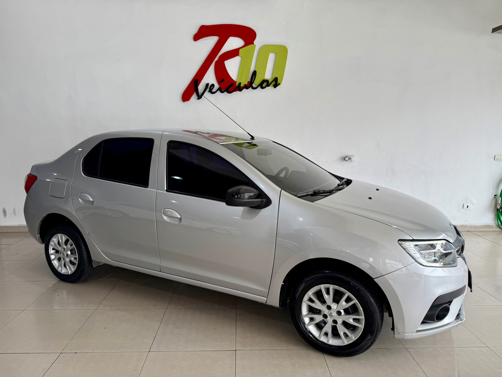 Renault Logan Prata
