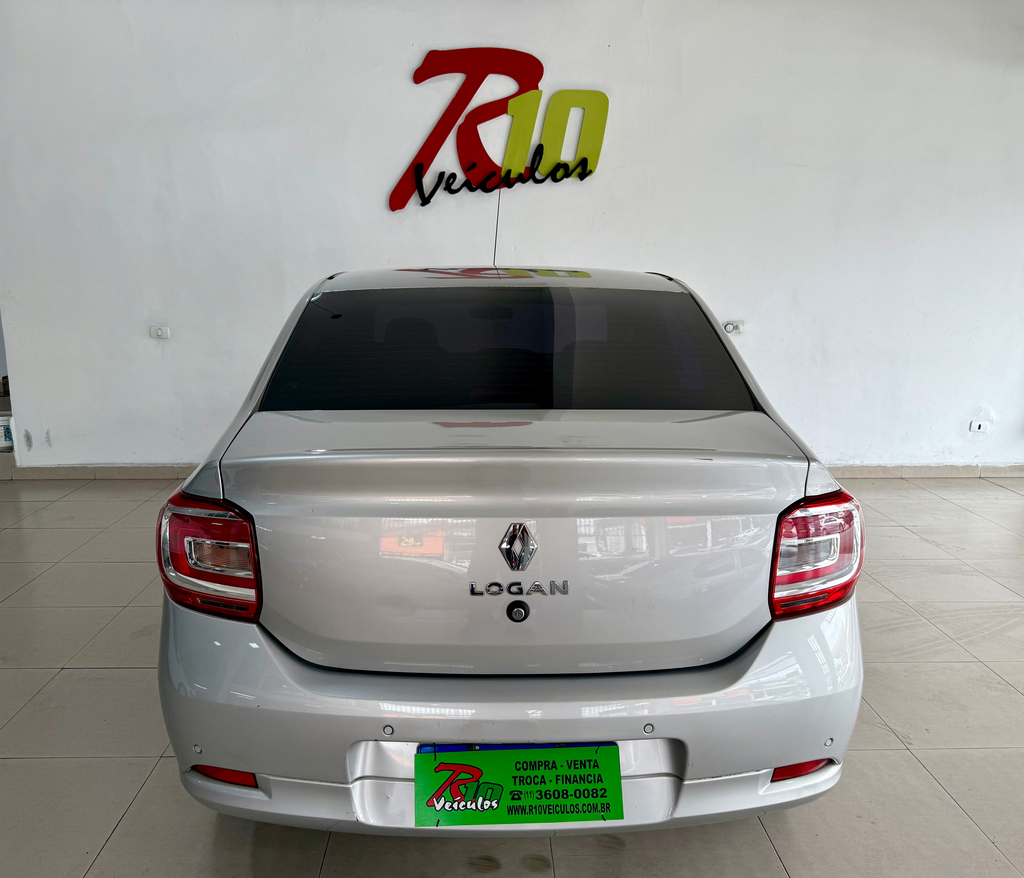 Renault Logan Prata