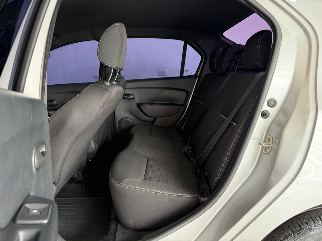 Renault Logan Prata