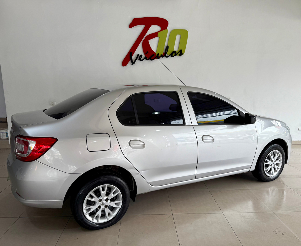 Renault Logan Prata