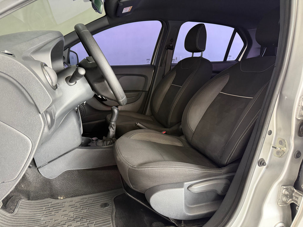 Renault Logan Prata