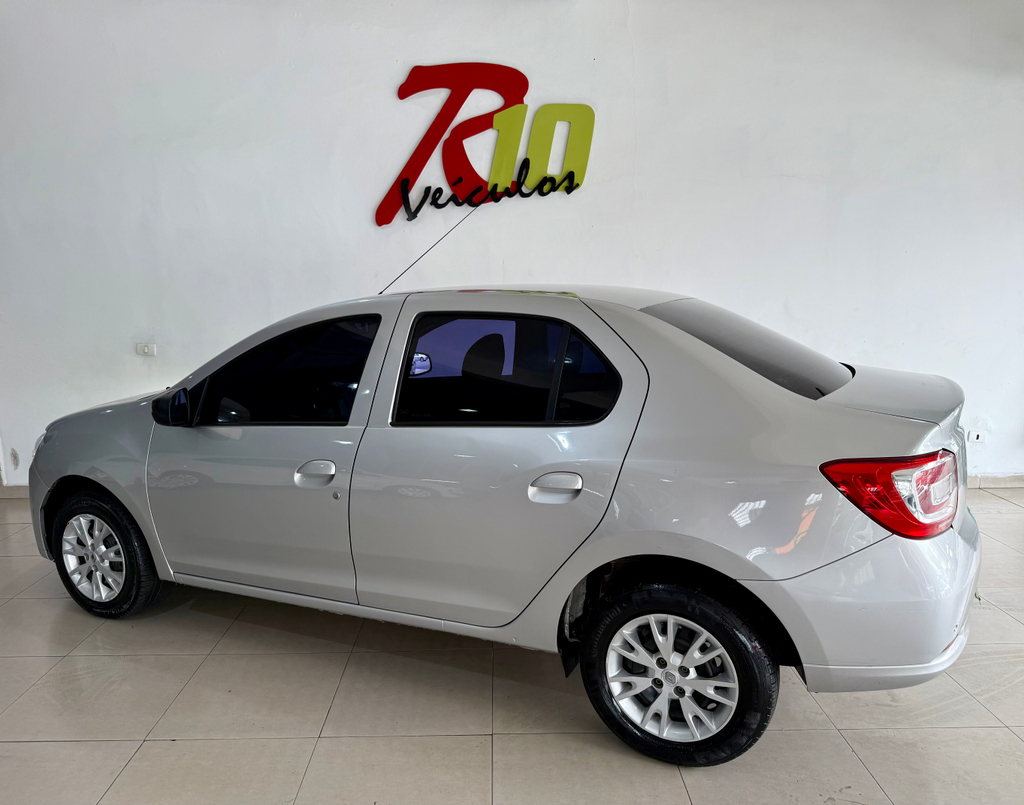 Renault Logan Prata