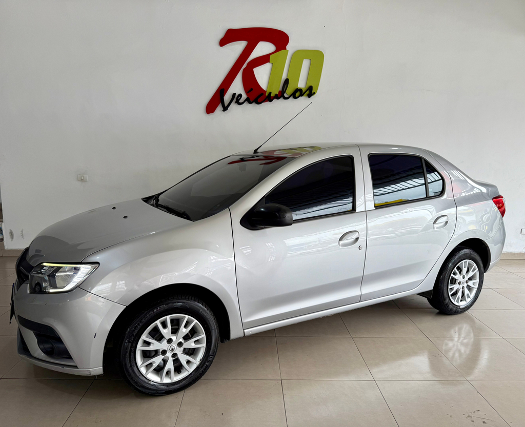 Renault Logan Prata