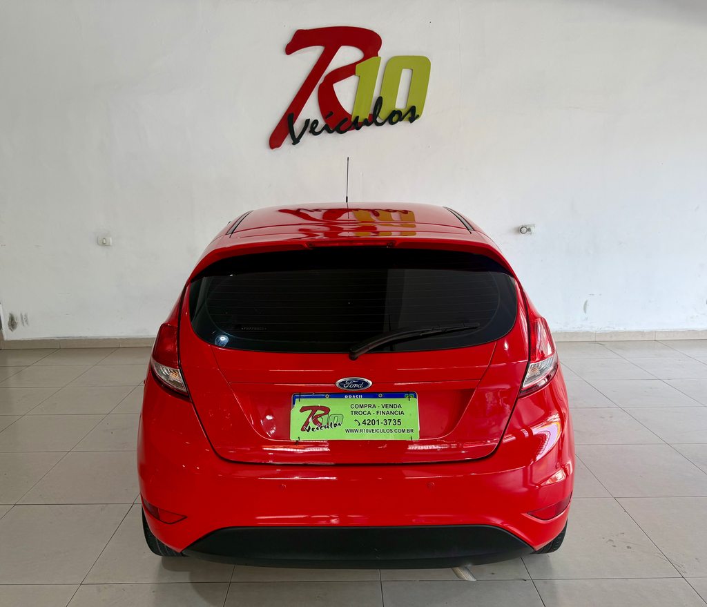 Ford Fiesta Hatch Vermelho