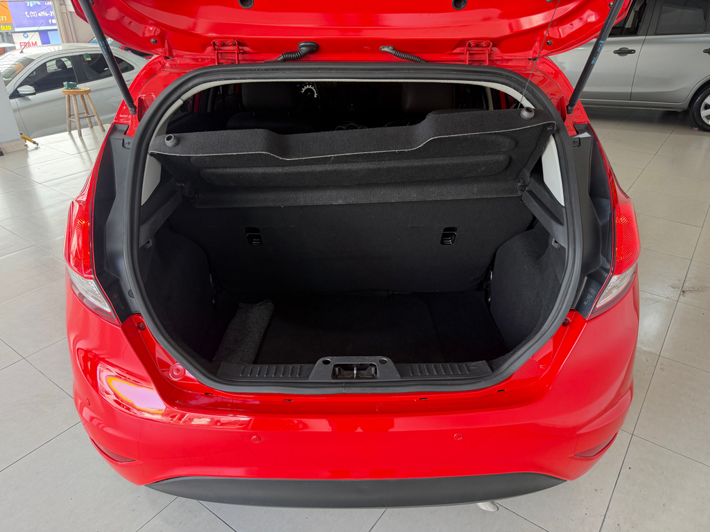 Ford Fiesta Hatch Vermelho