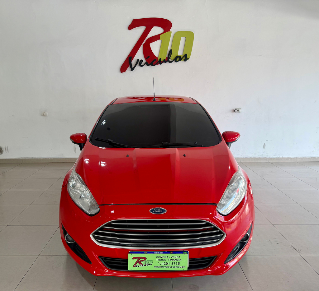 Ford Fiesta Hatch Vermelho
