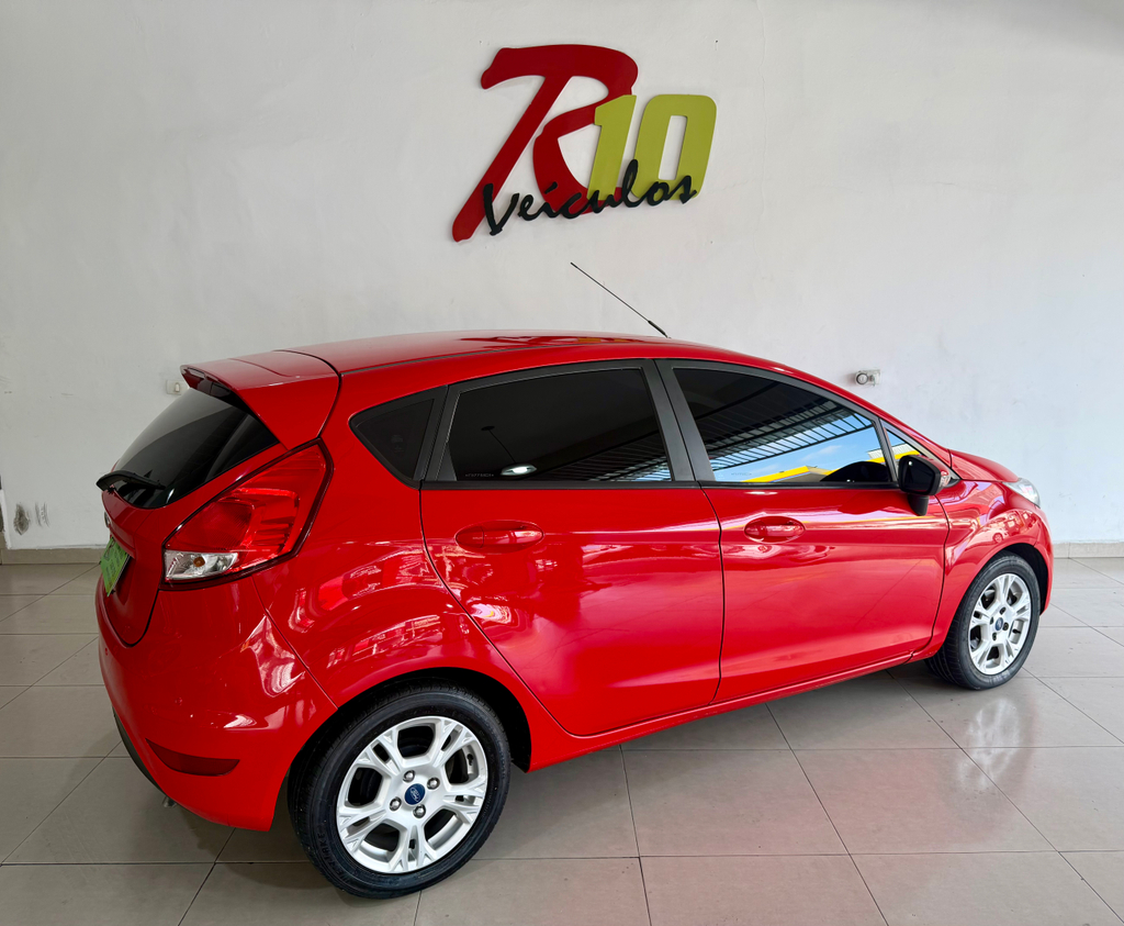 Ford Fiesta Hatch Vermelho