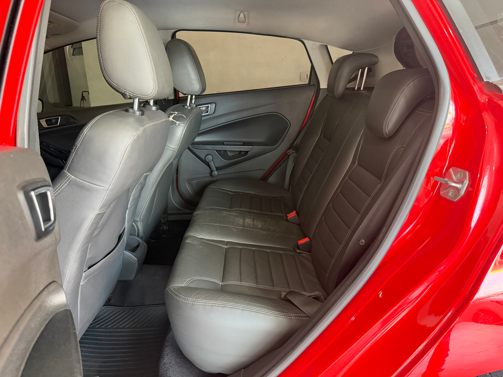 Ford Fiesta Hatch Vermelho