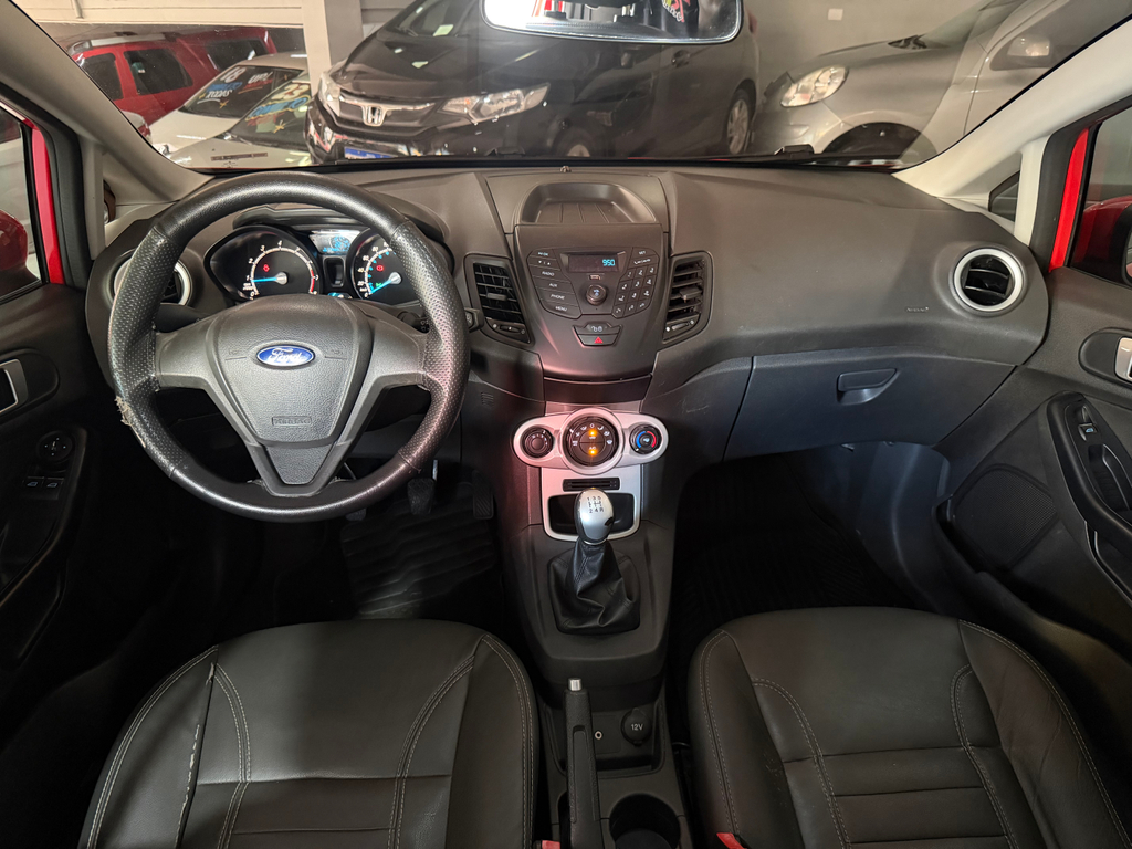 Ford Fiesta Hatch Vermelho