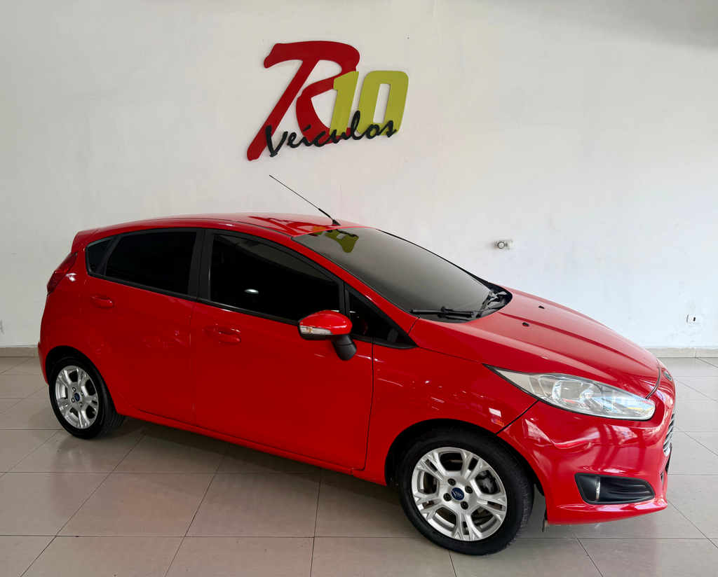 Ford Fiesta Hatch Vermelho