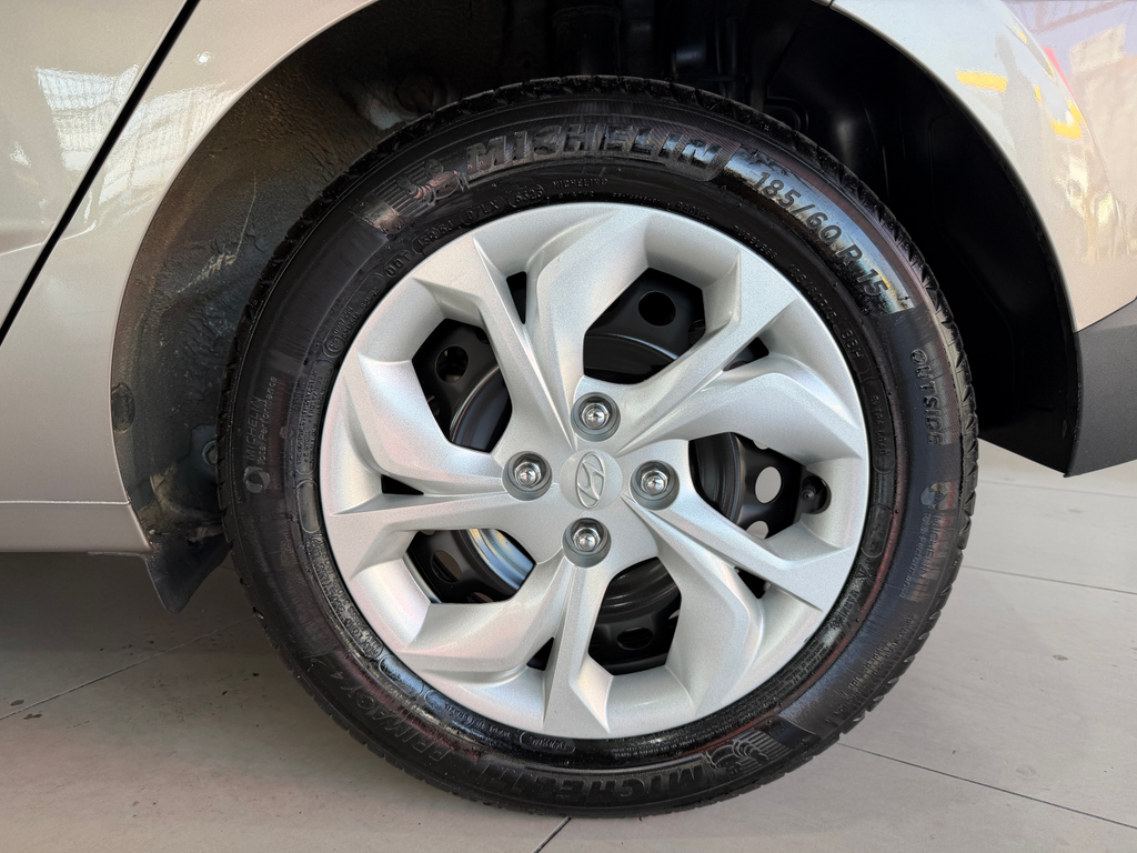 Hyundai HB20 Prata