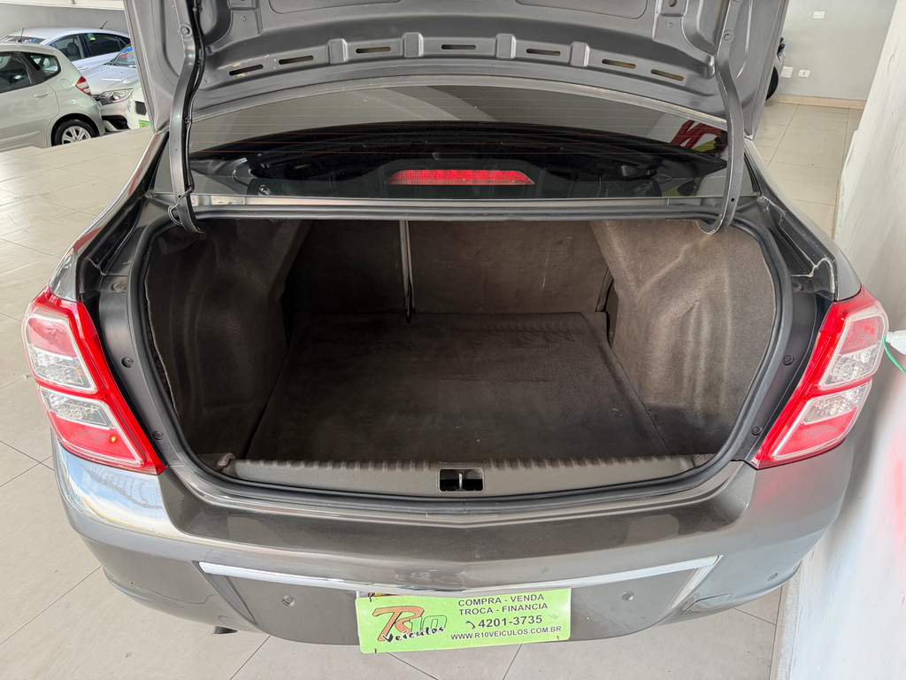 Chevrolet Cobalt Cinza