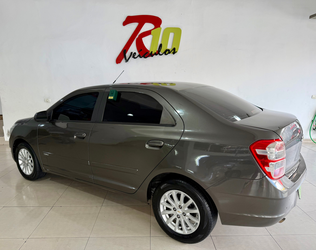 Chevrolet Cobalt Cinza