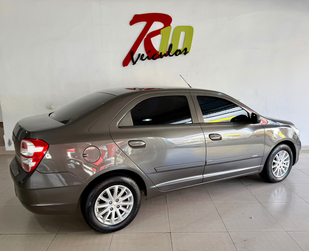 Chevrolet Cobalt Cinza