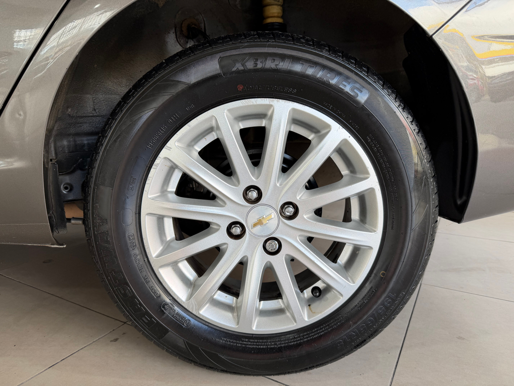 Chevrolet Cobalt Cinza