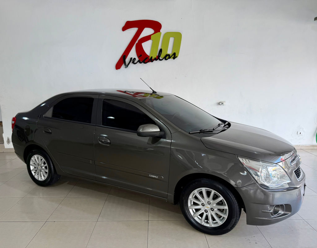 Chevrolet Cobalt Cinza