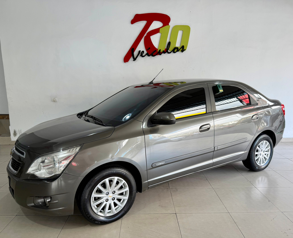 Chevrolet Cobalt Cinza