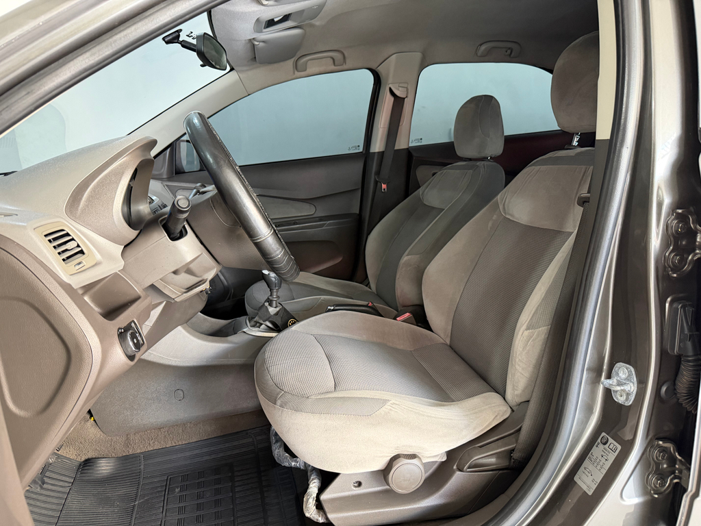 Chevrolet Cobalt Cinza