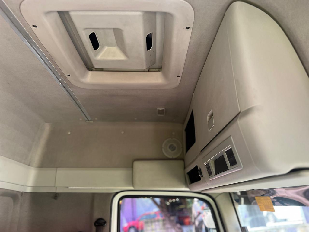 Volkswagen 25-360 Branco