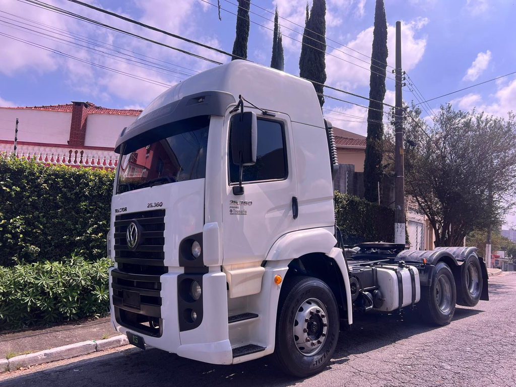 Volkswagen 25-360 Branco