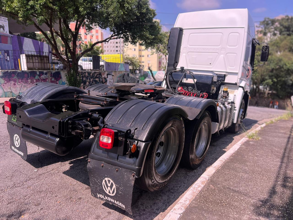 Volkswagen 25-360 Branco