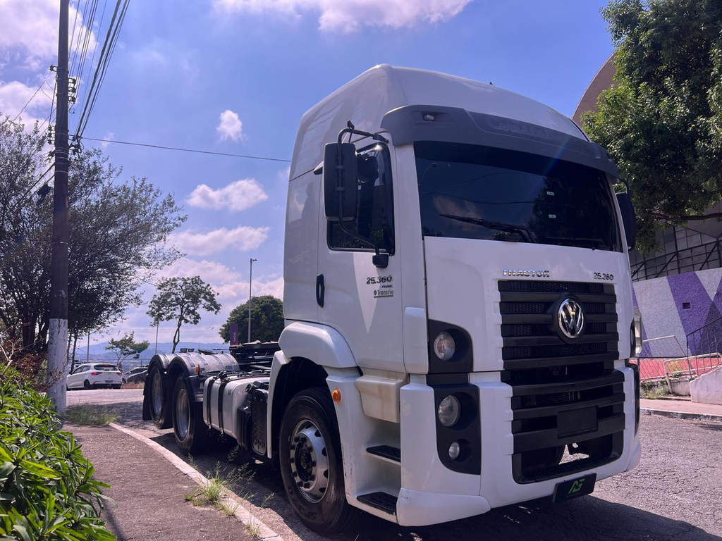 Volkswagen 25-360 Branco
